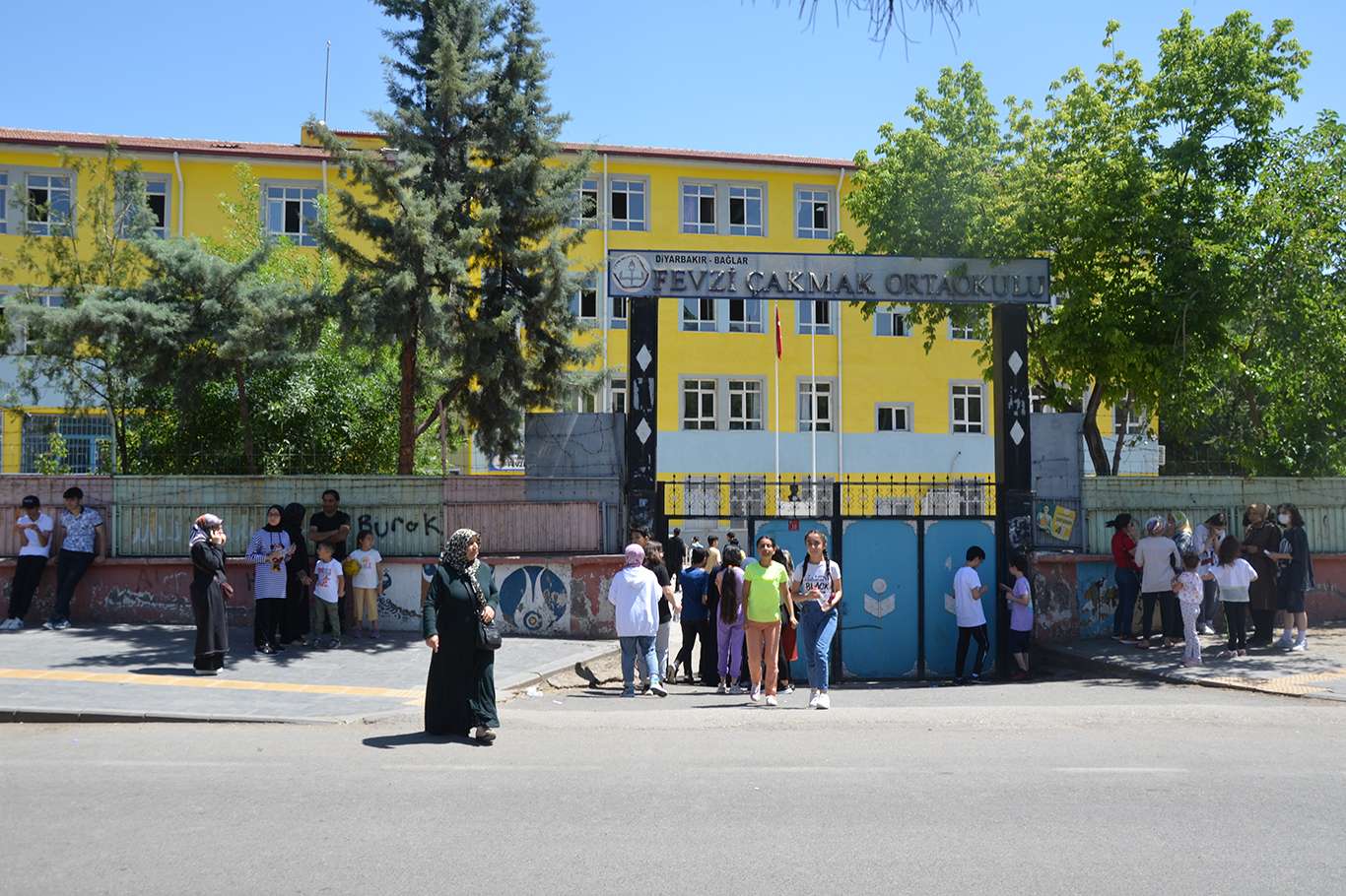LGS sınavına giren Diyarbakırlı öğrenciler duygularını paylaştı LGS sınavına giren Diyarbakırlı öğrenciler duygularını paylaştı